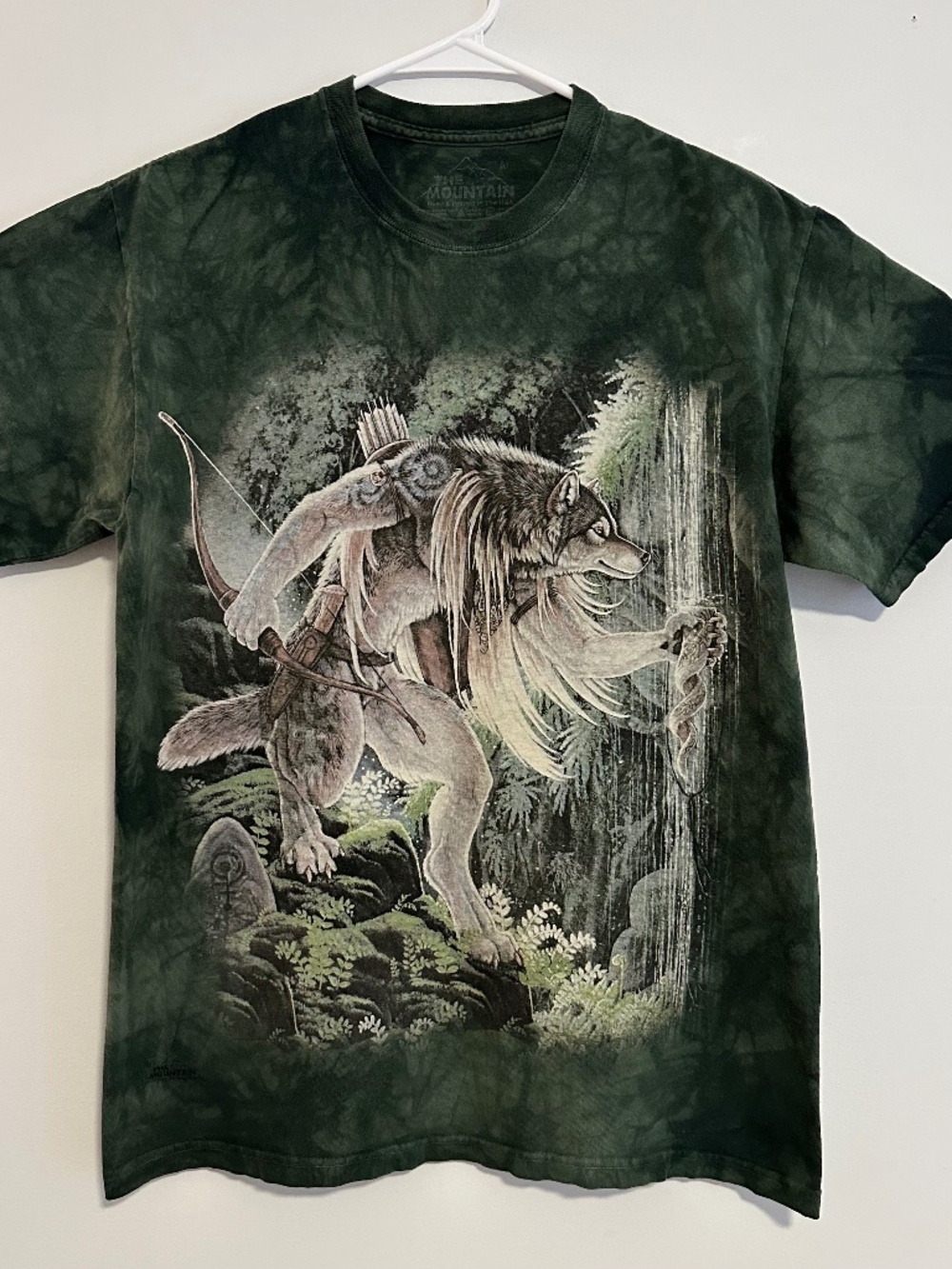 The Mountain Tribal Wolf With Bow & Arrow T-Shirt Medium Green Y2K Short Sleeve